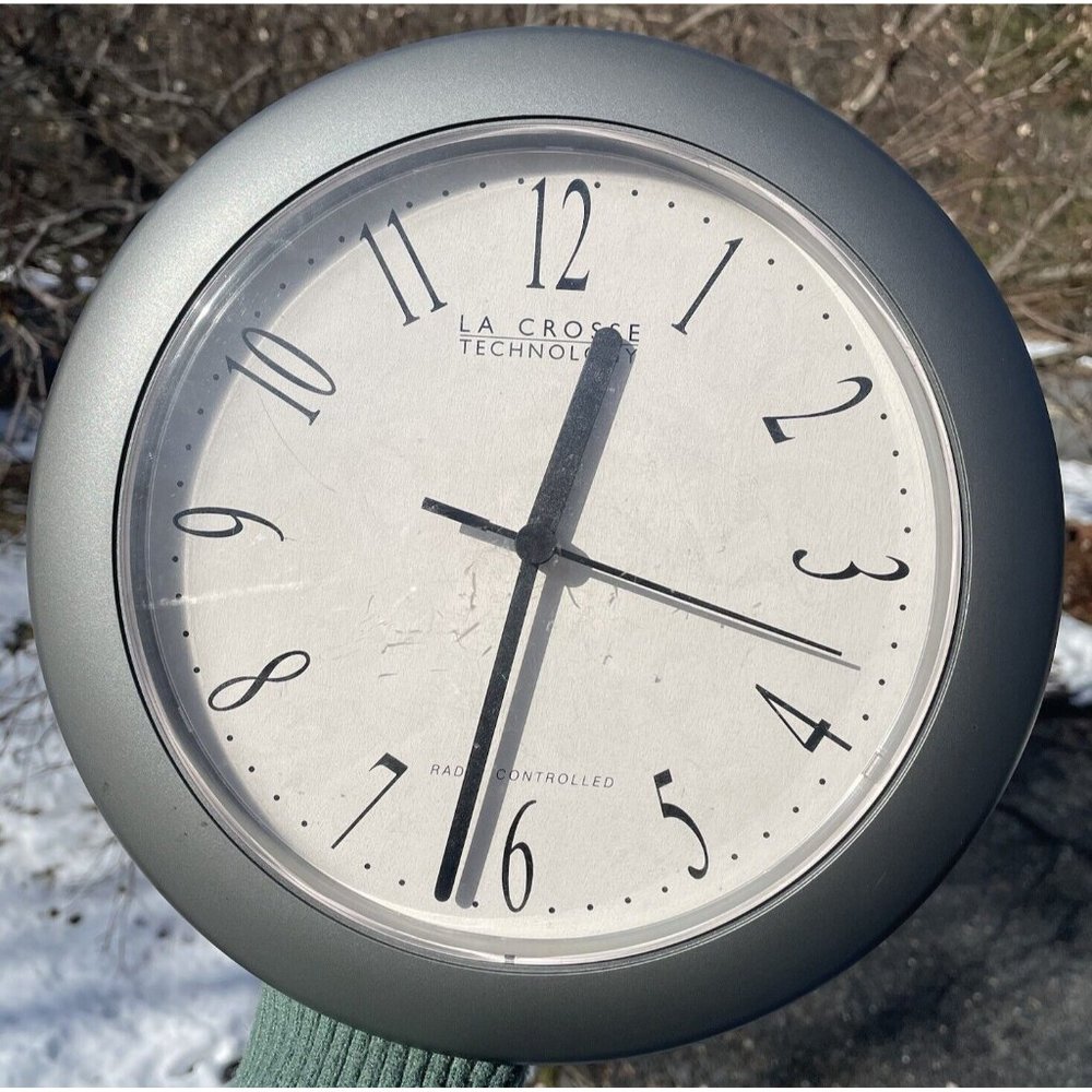 Vintage WT-3101 La Crosse Technology 10" Radio Controlled Wall Clock
